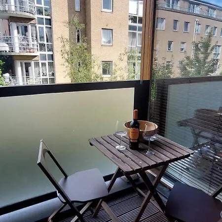 Apartamento Spacious Riverside 1bd In Bustling Village Dublín