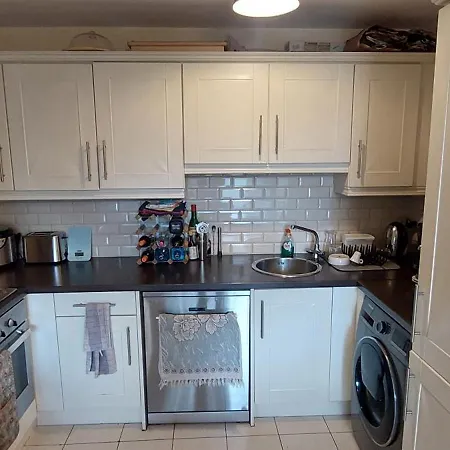 Apartment Spacious Riverside 1bd In Bustling Village