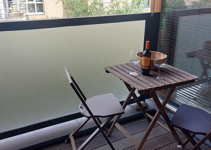 Daire Spacious Riverside 1bd In Bustling Village