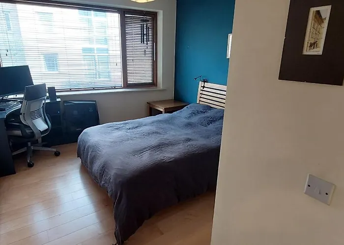 Spacious Riverside 1bd In Bustling Village