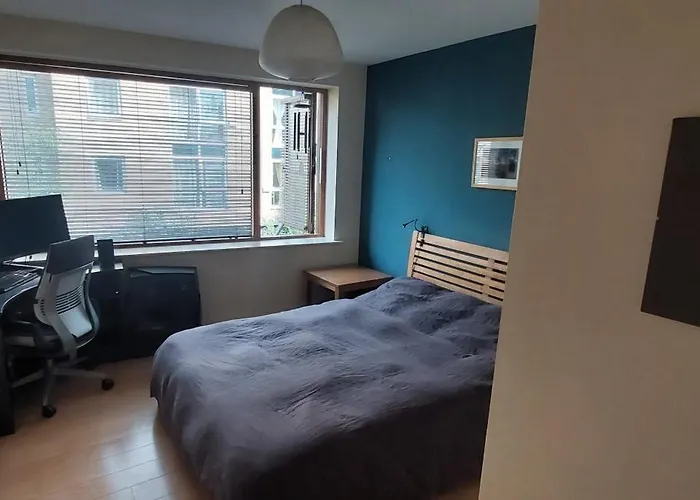 Daire Spacious Riverside 1bd In Bustling Village *