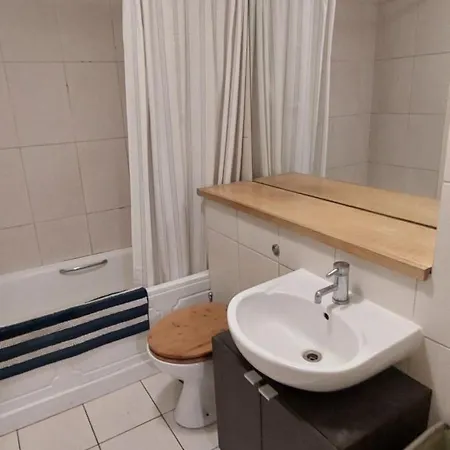 Spacious Riverside 1bd In Bustling Village Apartamento Dublín