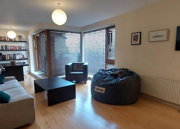 Spacious Riverside 1bd In Bustling Village * Dublin