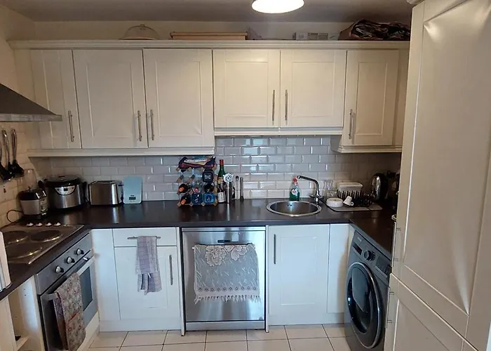 Lägenhet Spacious Riverside 1bd In Bustling Village